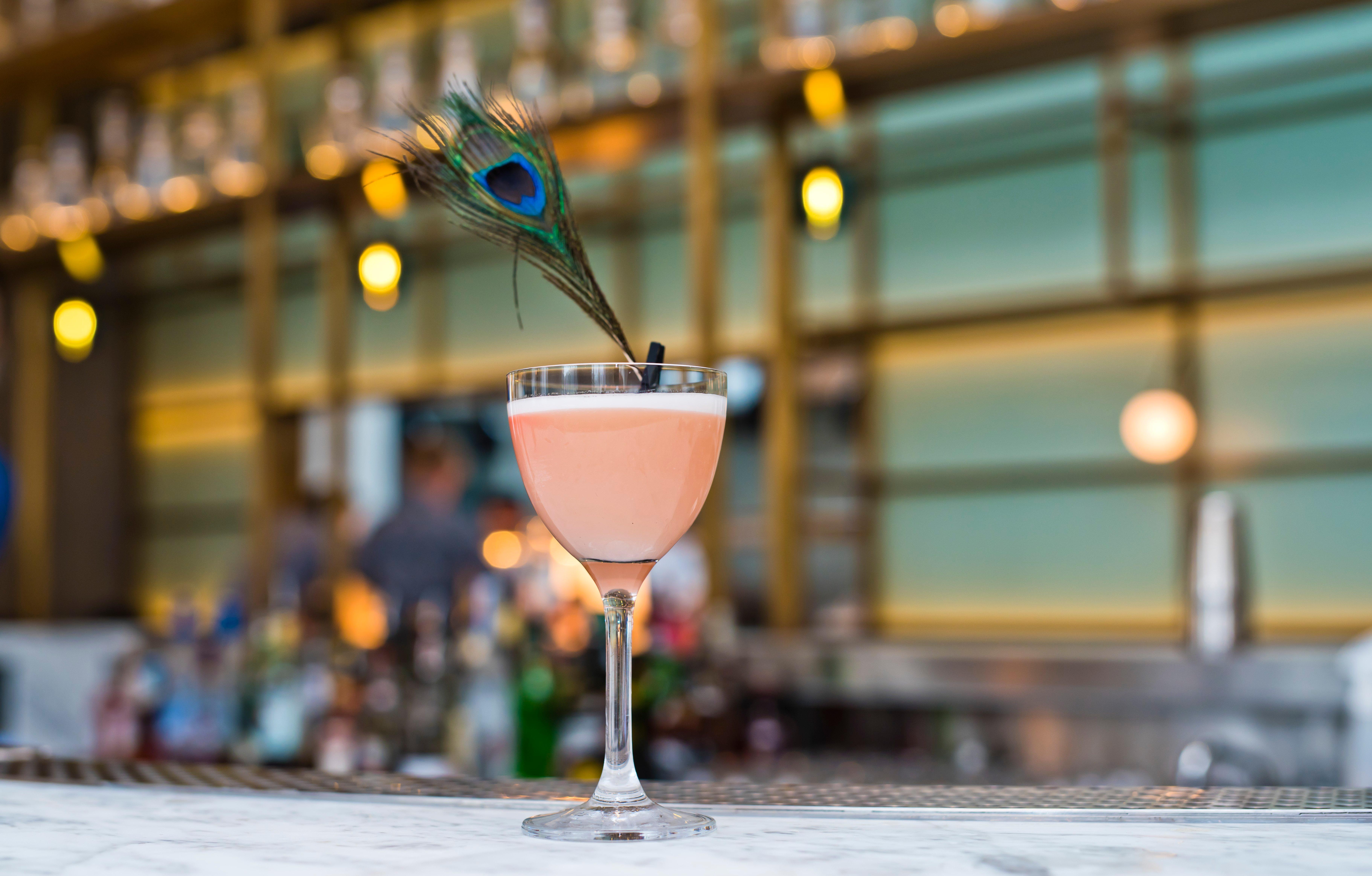 킴튼 블리스우드 스퀘어 호텔 글라스고 외부 사진 A Pink Lady cocktail