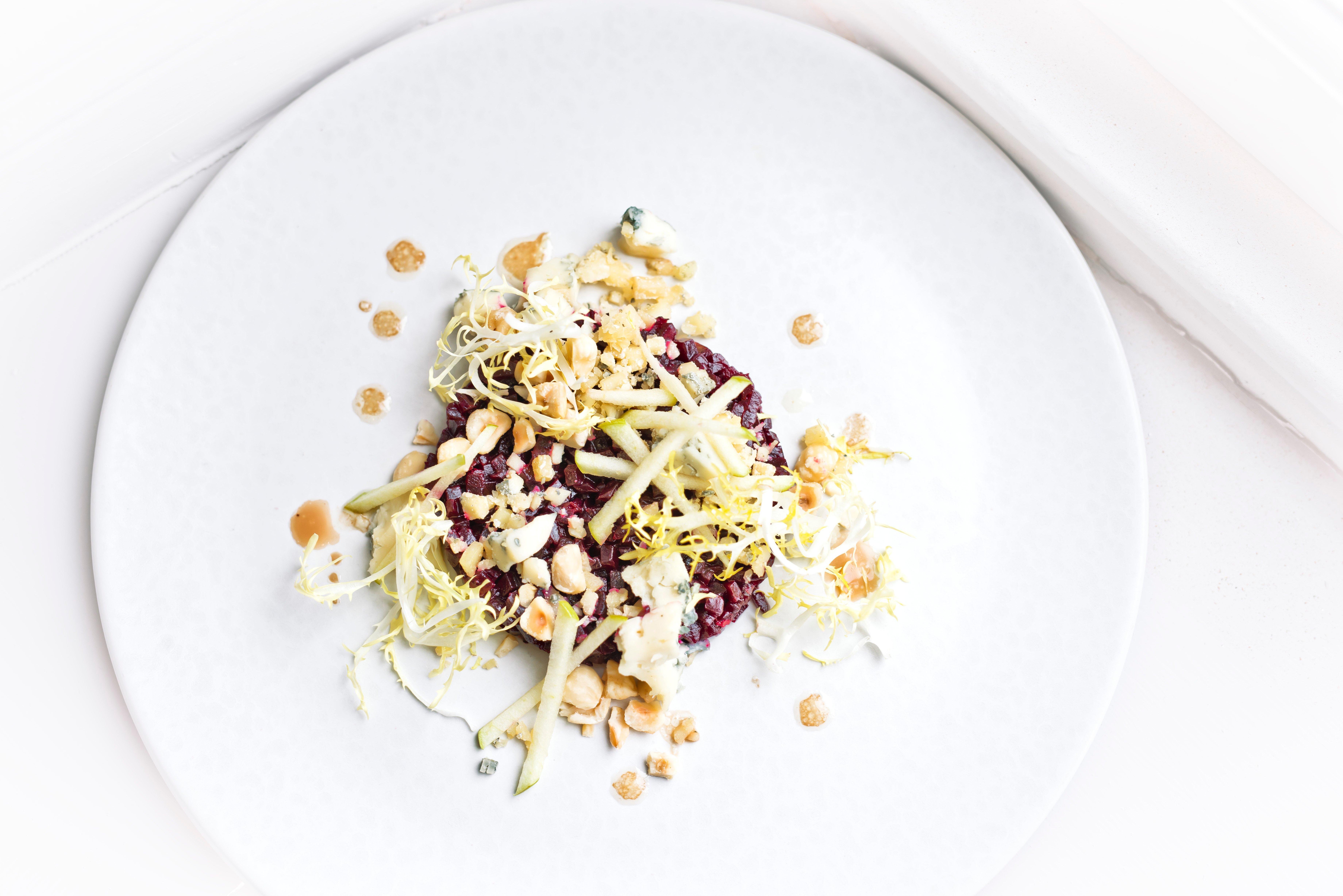 킴튼 블리스우드 스퀘어 호텔 글라스고 외부 사진 A salad prepared by the Culinary Institute of America