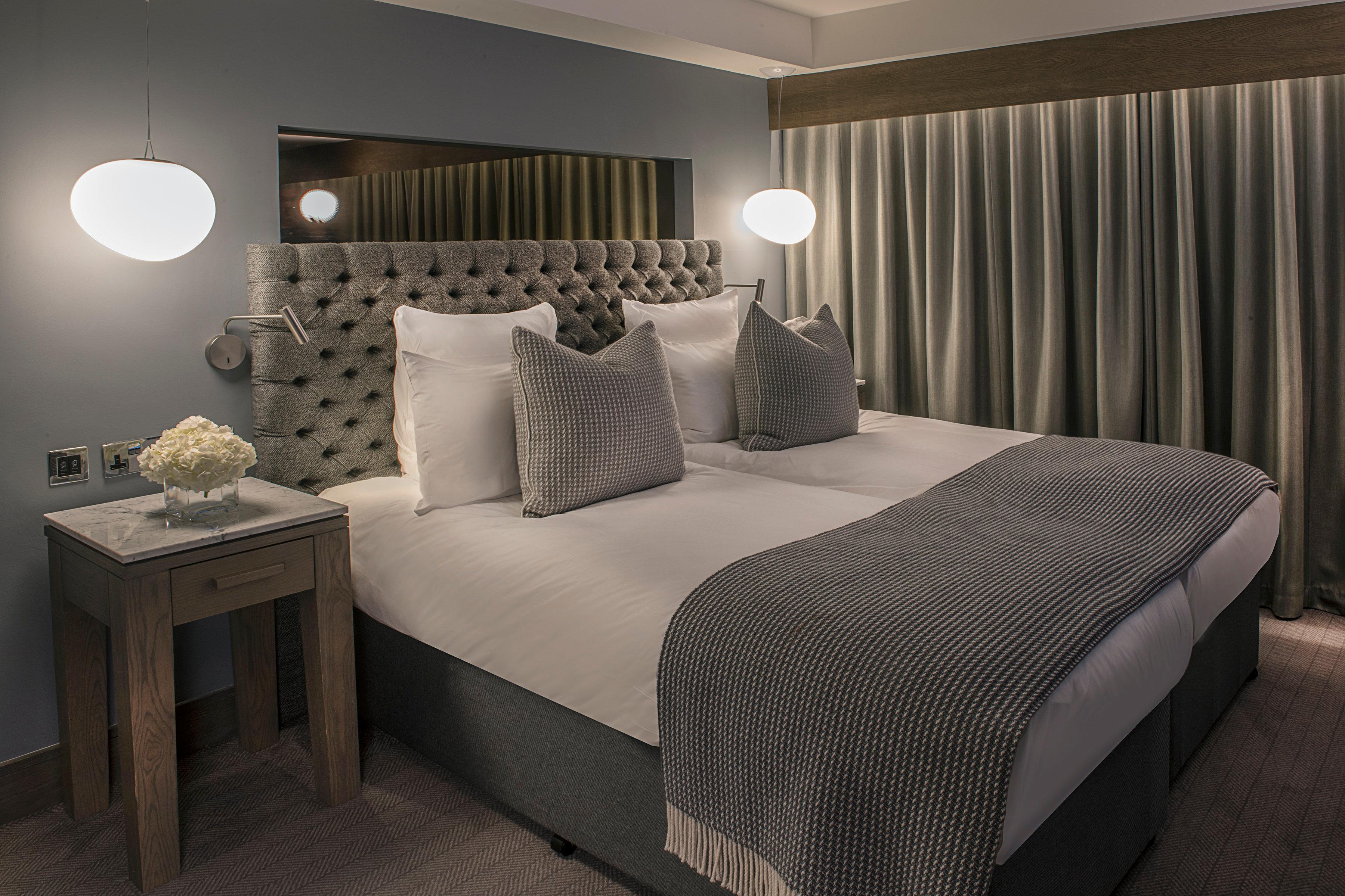 킴튼 블리스우드 스퀘어 호텔 글라스고 외부 사진 A bedroom at The Mayfair