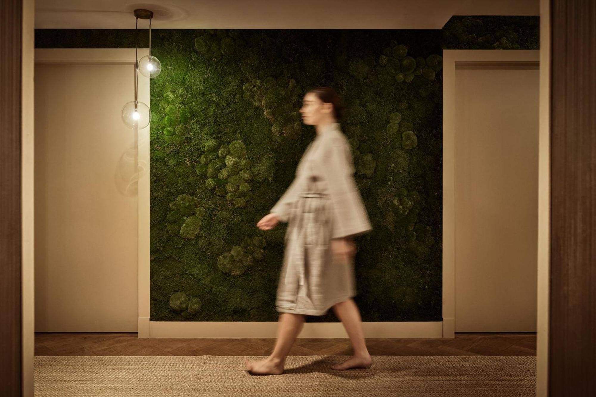 킴튼 블리스우드 스퀘어 호텔 글라스고 외부 사진 A living wall in a spa